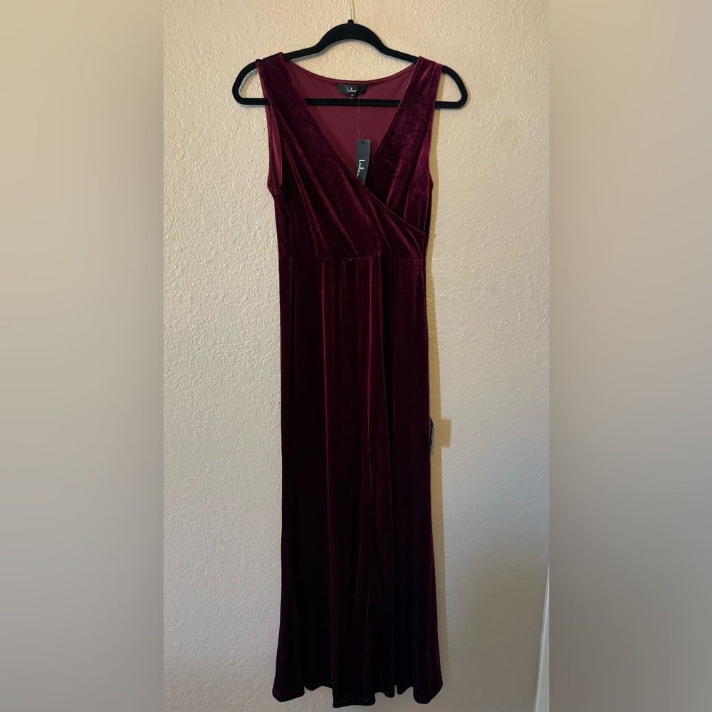 Lulu’s Crushin’ It Burgundy Velvet Maxi Dress